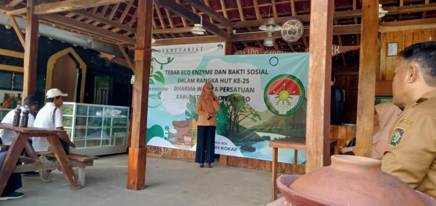 Dharma Wanita Persatuan Kulon Progo Gelar Tebar Eco Enzyme dan Bakti Sosial di Embung Blubuk